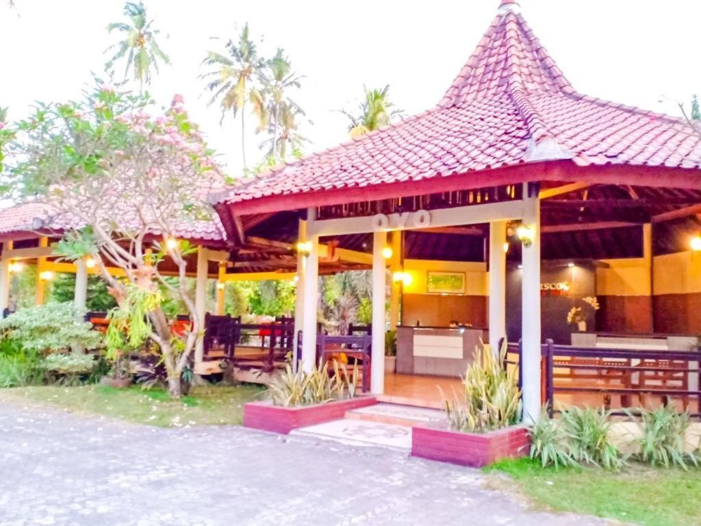 Oyo 1508 Mascot Beach Hotel Mangsit Kültér fotó
