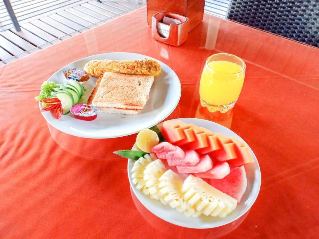 Oyo 1508 Mascot Beach Hotel Mangsit Kültér fotó