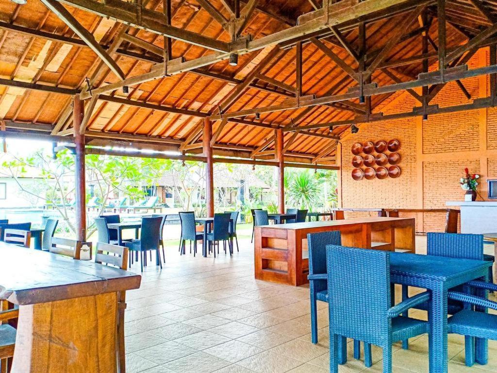 Oyo 1508 Mascot Beach Hotel Mangsit Kültér fotó